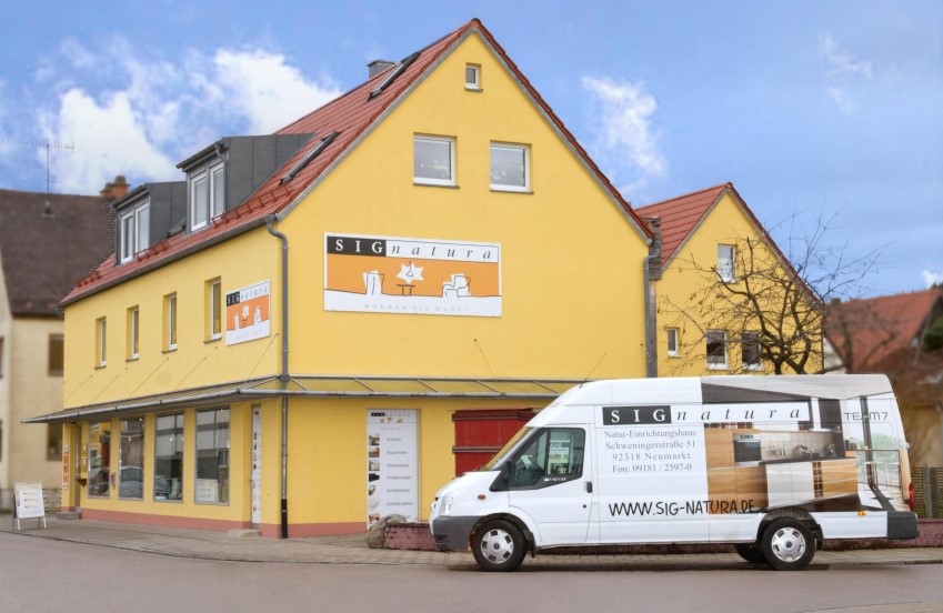 Aussenansicht Geschaeft Signatura in Neumarkt